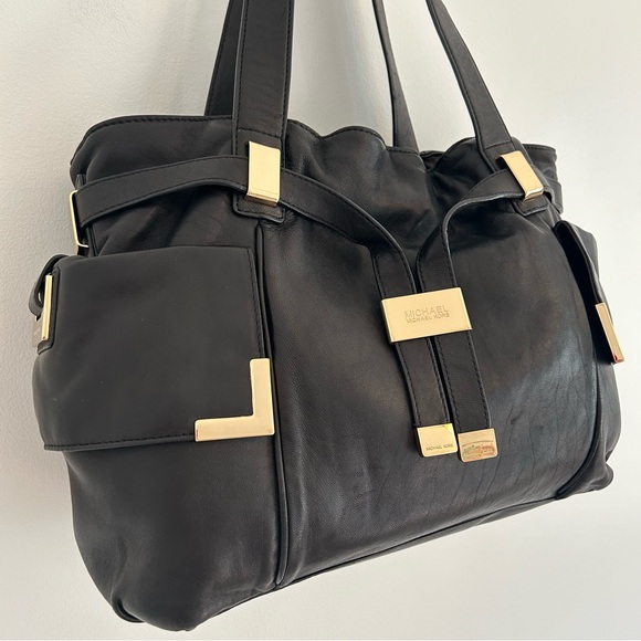 (SOLD) MICHAEL KORS ‘Beverly’ Leather Satchel Black Large - Picture 3 of 15